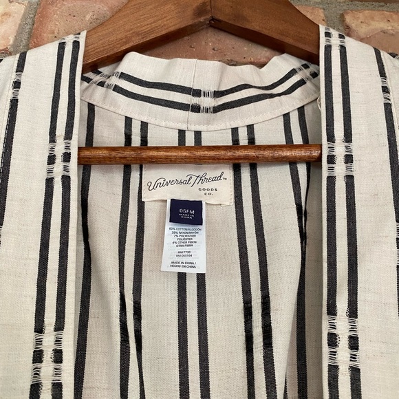 Universal Threads Long Roaming Lightweight Coverup - Picture 8 of 9